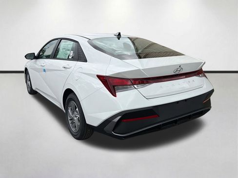 New 2026 Hyundai Elantra SE FWD image 5