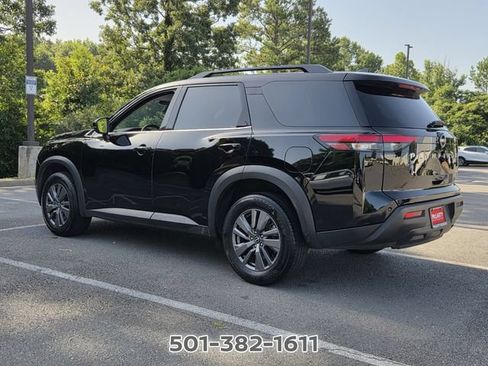 Used 2024 Nissan Pathfinder SV FWD image 3