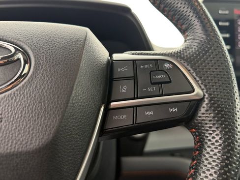 Used 2022 Toyota Sienna XSE image 15