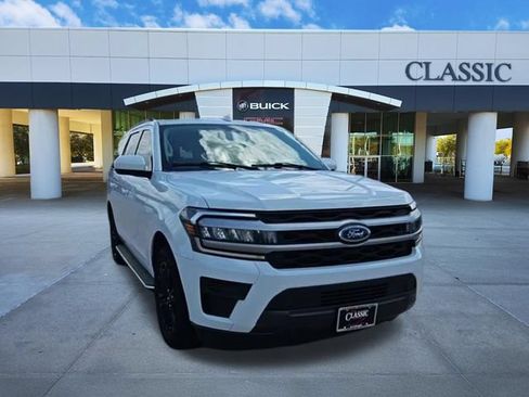 Used 2023 Ford Expedition XLT RWD image 2