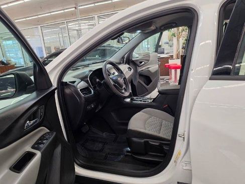 Used 2018 Chevrolet Equinox LS FWD image 31