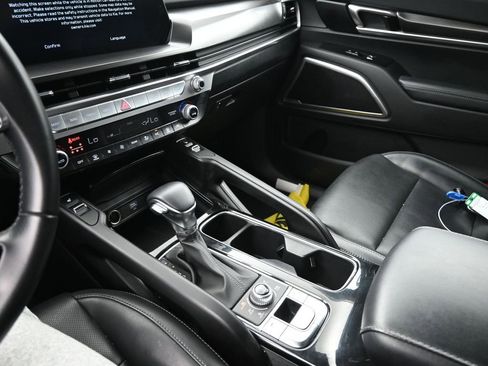 Used 2025 Kia Telluride S image 29