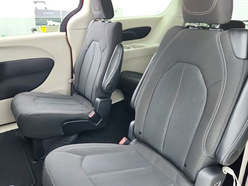 Used 2024 Chrysler Voyager LX image 38