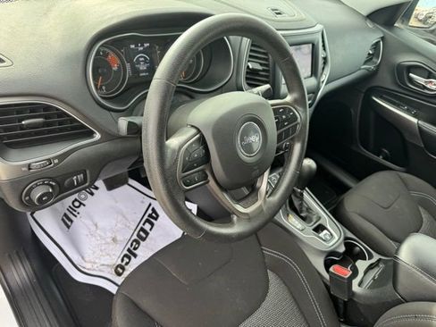 Used 2019 Jeep Cherokee Latitude w/ Popular Appearance Group image 15