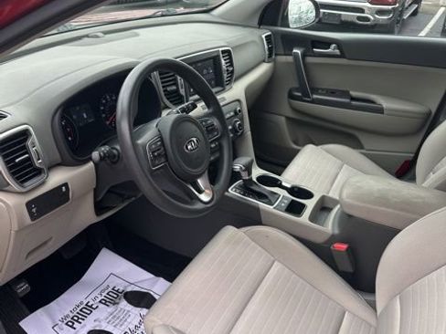 Used 2018 Kia Sportage LX w/ LX Popular Package image 17