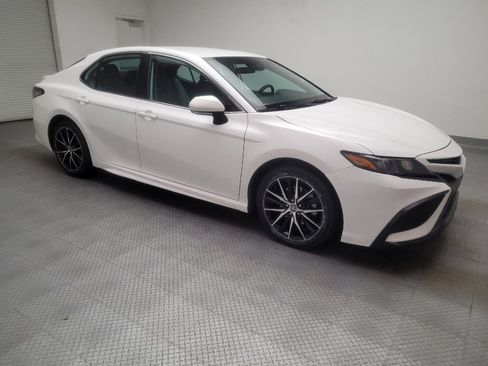 Used 2021 Toyota Camry SE image 11