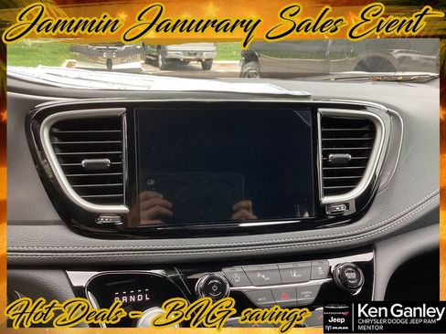 New 2026 Chrysler Pacifica Select image 11