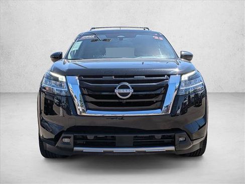 Used 2023 Nissan Pathfinder Platinum FWD image 2