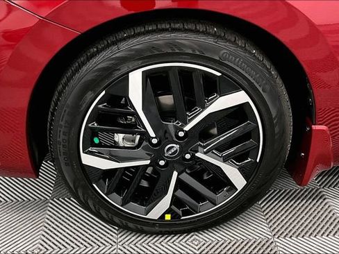 New 2025 Nissan Versa SR w/ Trunk Package image 12