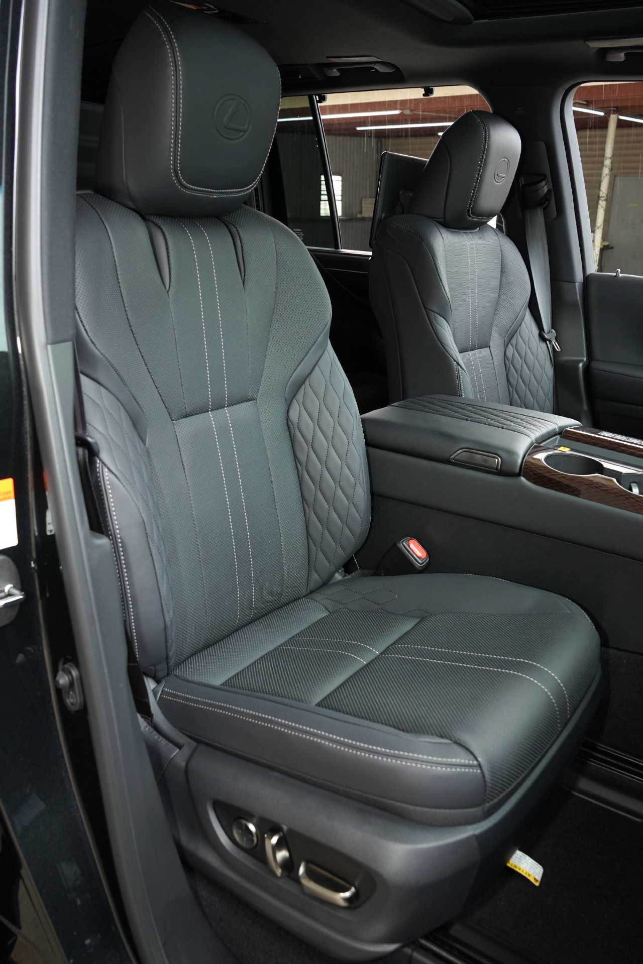 Used 2026 Lexus LX 700h Ultra Luxury w/ Accessory Package (Z1) AWD/4WD image 9
