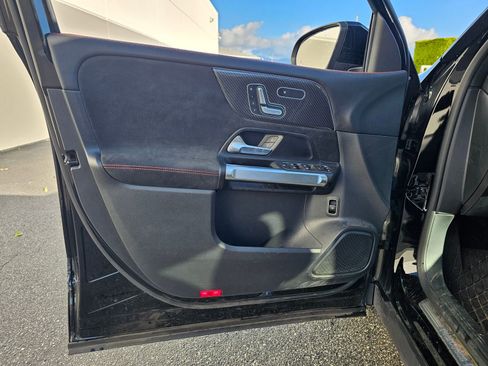 Used 2023 Mercedes-Benz GLB 250 4MATIC image 11