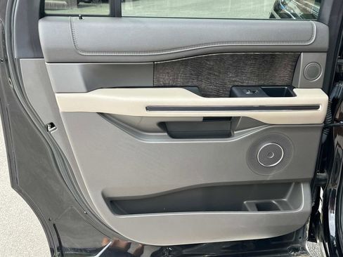 Used 2021 Ford Expedition Max Limited image 17