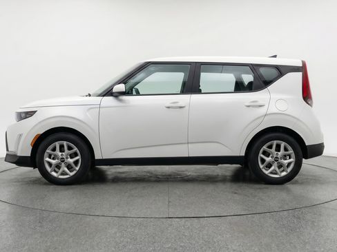 Used 2025 Kia Soul FWD image 5