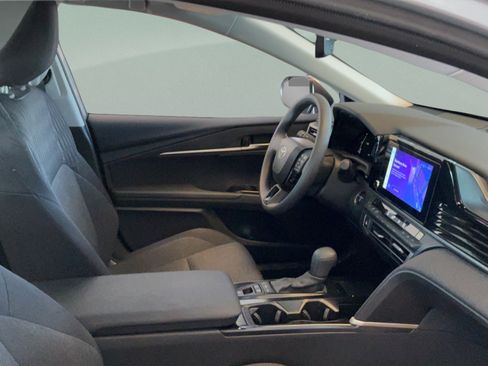 Used 2025 Toyota Camry LE w/ Convenience Package FWD image 30