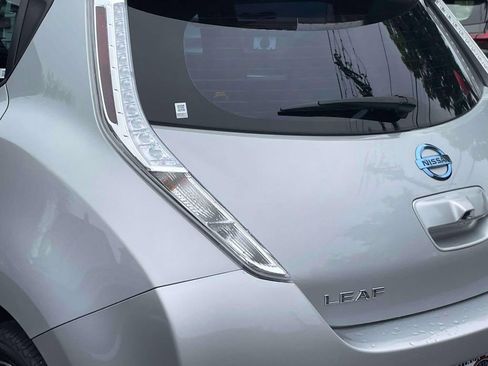 Used 2016 Nissan Leaf SV w/ Premium Package FWD image 10