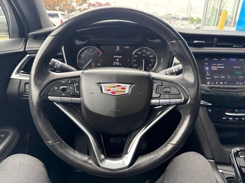 Used 2020 Cadillac XT6 Premium Luxury AWD/4WD image 23