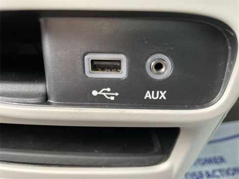 Used 2019 Chrysler Pacifica Touring-L image 26