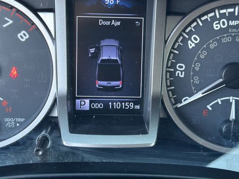 Used 2016 Toyota Tacoma SR5 w/ Towing Package RWD image 30