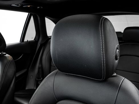 Used 2020 Mercedes-Benz GLC 300 4MATIC image 36