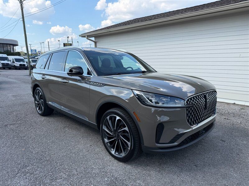 Used 2025 Lincoln Aviator Reserve w/ Equipment Group 201A AWD/4WD image 3