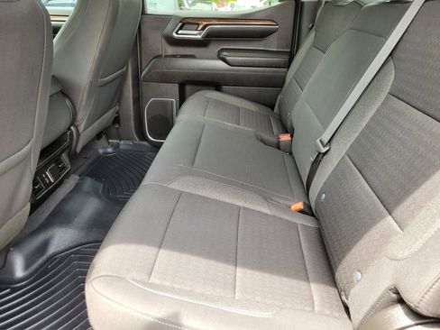 Used 2023 Chevrolet Silverado 1500 LT AWD/4WD image 14