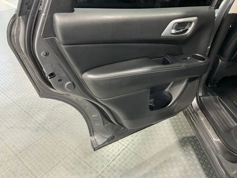 Used 2020 Nissan Pathfinder Platinum FWD image 55