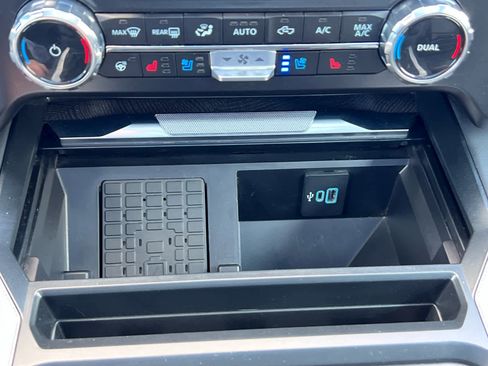 Certified 2025 Ford F350 Platinum image 38