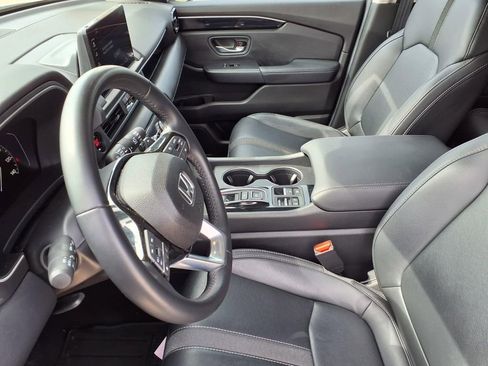 Used 2025 Honda Pilot EX-L image 16