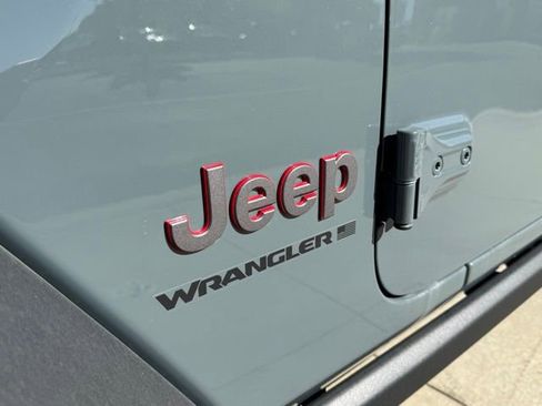 New 2025 Jeep Wrangler Unlimited Rubicon w/ Steel Bumper Group image 12