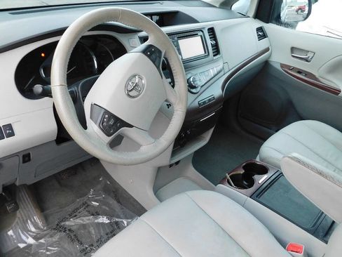 Used 2012 Toyota Sienna XLE image 20
