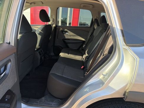Used 2022 Nissan Rogue SV image 15