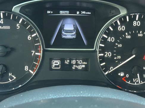 Used 2015 Nissan Pathfinder SV AWD/4WD image 27