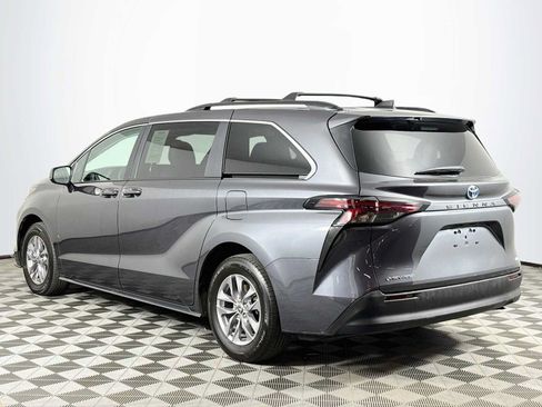 Used 2025 Toyota Sienna LE AWD/4WD image 7
