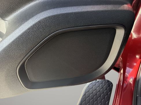 Used 2019 Nissan Titan SV w/ SV Convenience Package image 19