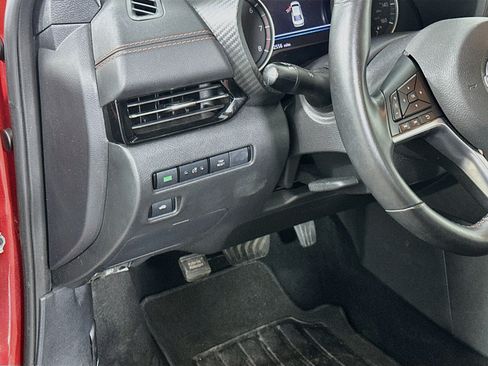 Used 2025 Nissan Sentra SR FWD image 16