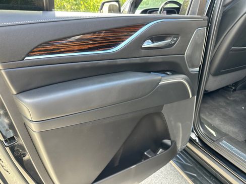 Used 2023 Cadillac Escalade ESV Premium Luxury image 31