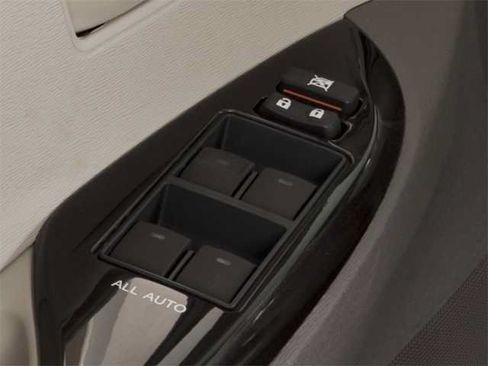 Used 2012 Toyota Sienna XLE AWD/4WD image 14