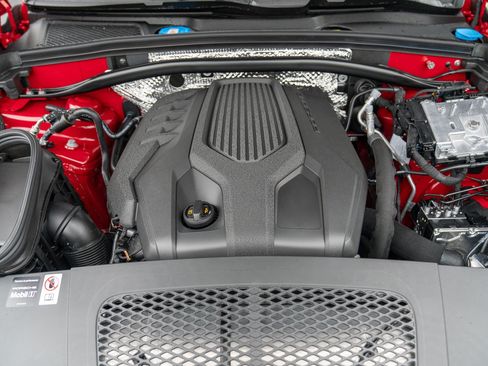 Certified 2026 Porsche Macan AWD/4WD image 29