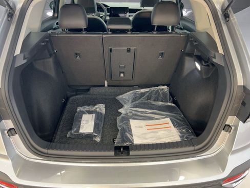 New 2026 Volkswagen Taos SE image 28