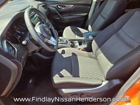 Used 2020 Nissan Rogue SV FWD image 10