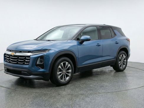 Used 2025 Chevrolet Equinox LT image 3