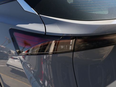 Used 2023 Nissan Ariya EVOLVE+ image 7