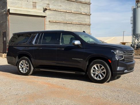 Used 2023 Chevrolet Suburban Premier image 2