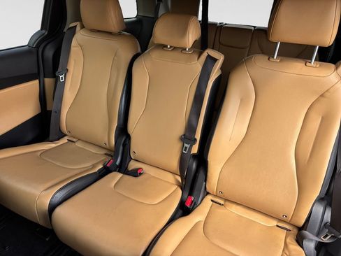 Used 2022 Kia Carnival LX FWD image 13