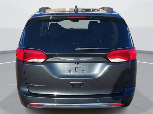 Used 2019 Chrysler Pacifica Touring-L Plus w/ Advanced Safetytec Group image 6