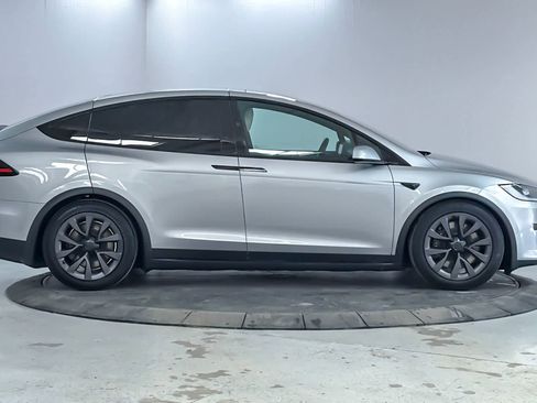 Used 2024 Tesla Model X image 8