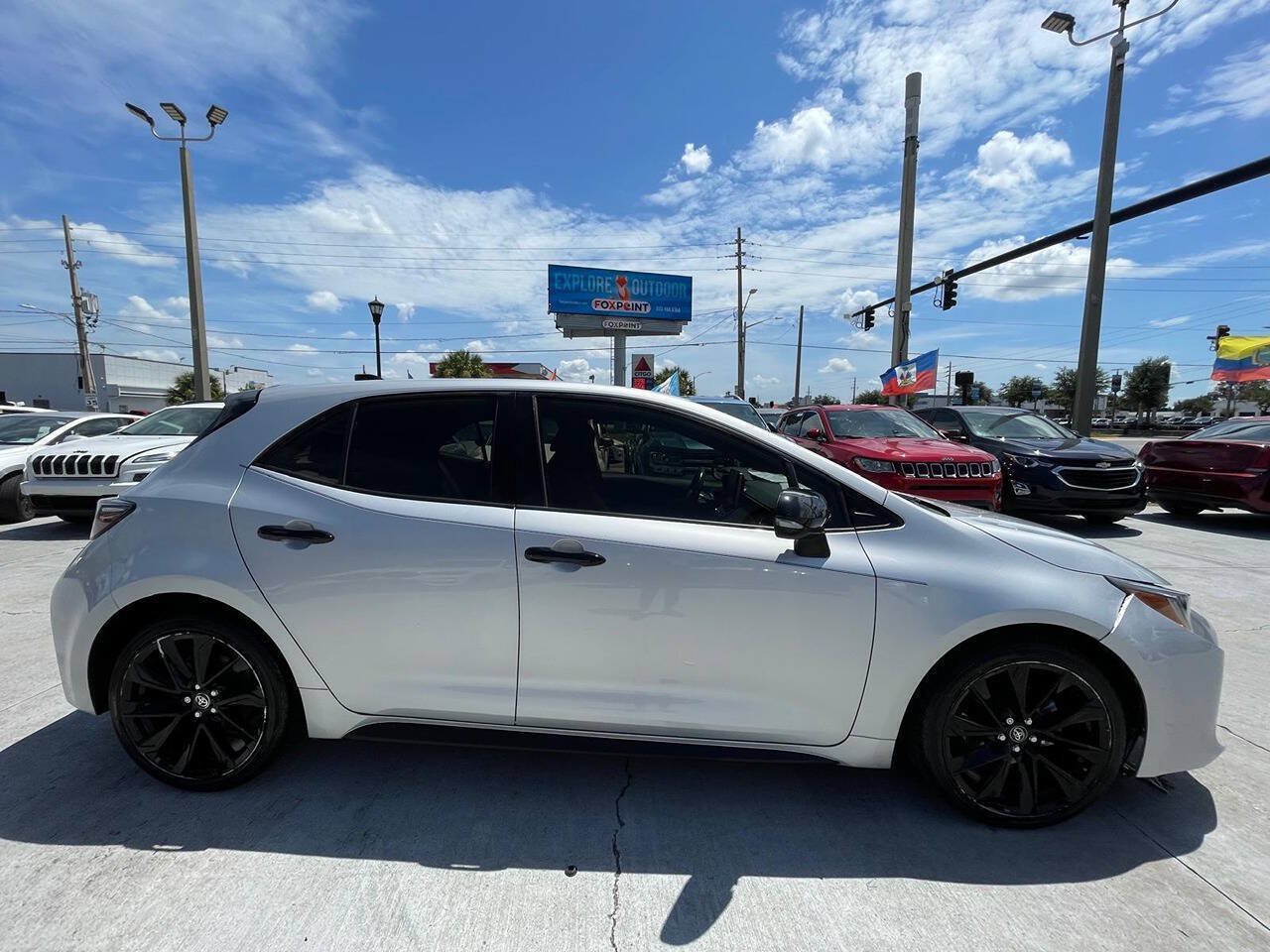 Used 2022 Toyota Corolla SE FWD image 3