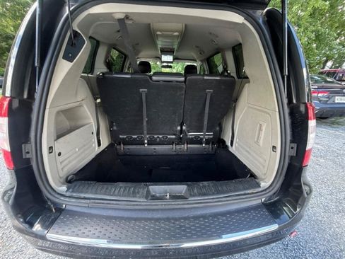 Used 2012 Chrysler Town & Country Touring w/ Entertainment Group #1 FWD image 24