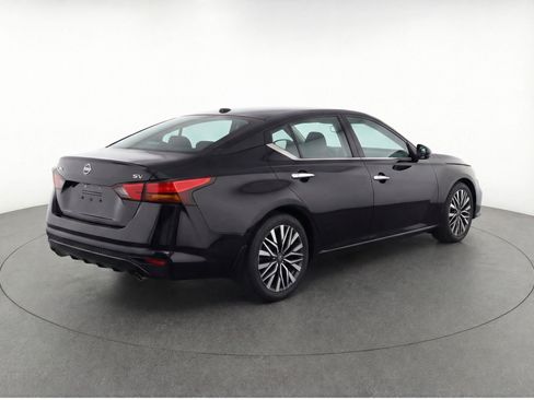 Used 2024 Nissan Altima 2.5 SV image 9