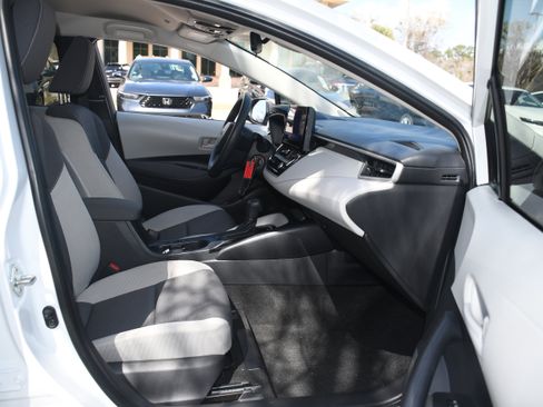 Used 2025 Toyota Corolla LE image 19